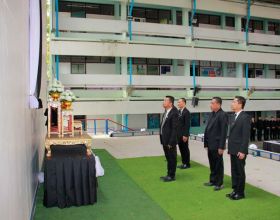 พิธีลงนามถวายความอาลัย หน้าพระฉายาลักษณ์ แด่สมเด็จพระนางเจ้าสิริกิติ์ พระบรมราชินีนาถ พระบรมราชชนนีพันปีหลวง