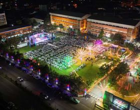 พิธีเปิดงาน "วันคืนสู่เหย้า ชาว น้ำเงิน-แสด"  ในวันครบรอบ ๗๒ ปี
